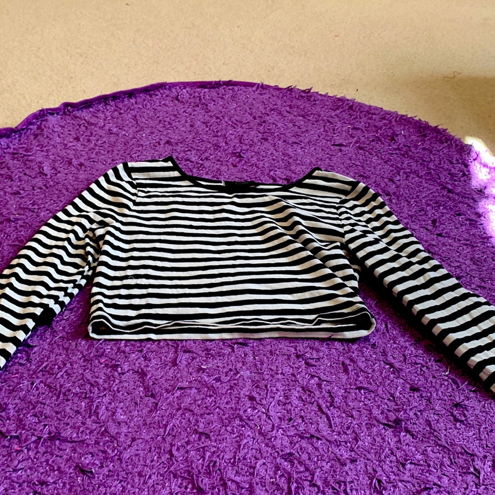 New black and white crop top